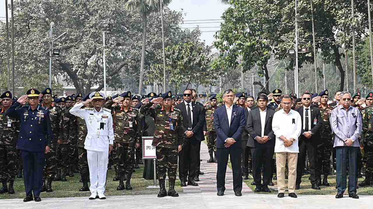 পিলখানায় শহীদদের প্রতি শ্রদ্ধা শোক ও ভালোবাসায় স্মরণ